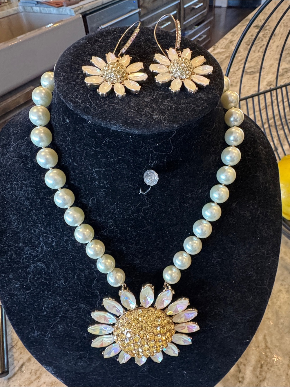 Sunflower Pearl Pendant Necklace and Earrings Set - Ivory Gold